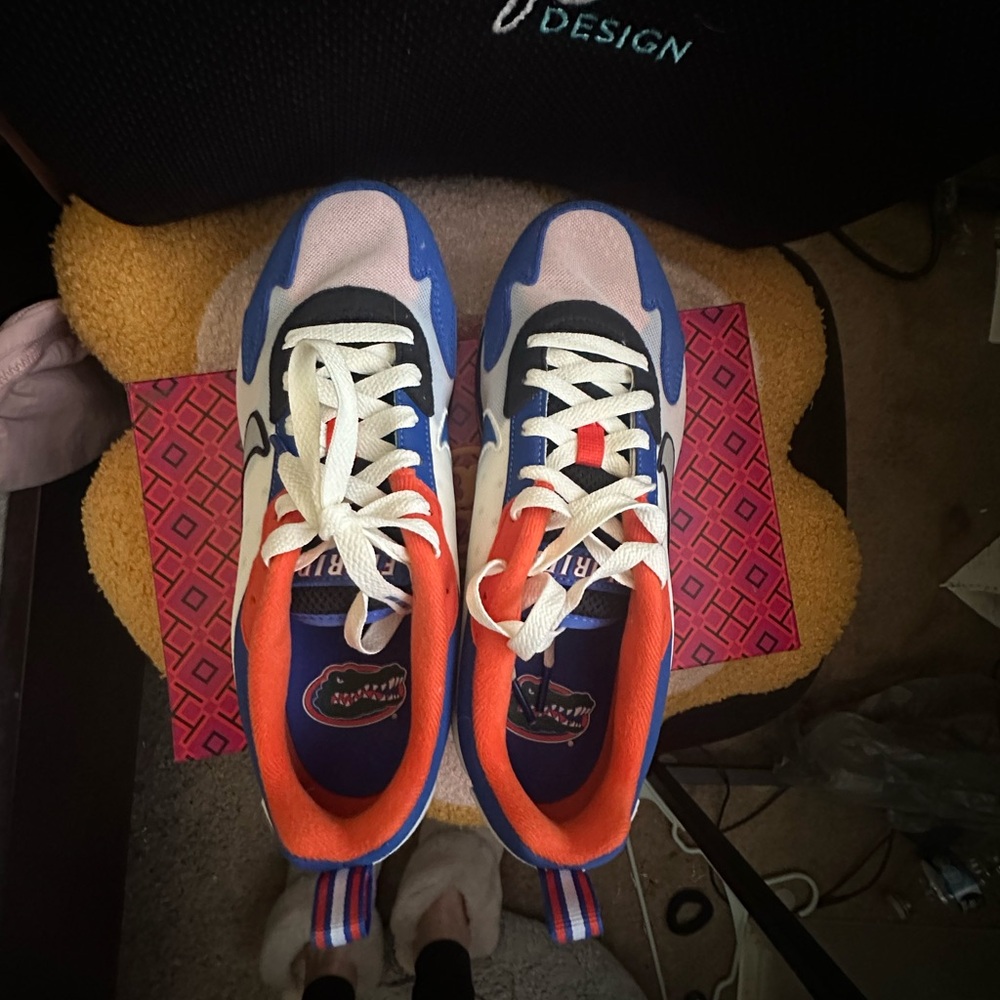 Florida Gators Nike Air Max Solo - Picture 3 of 5